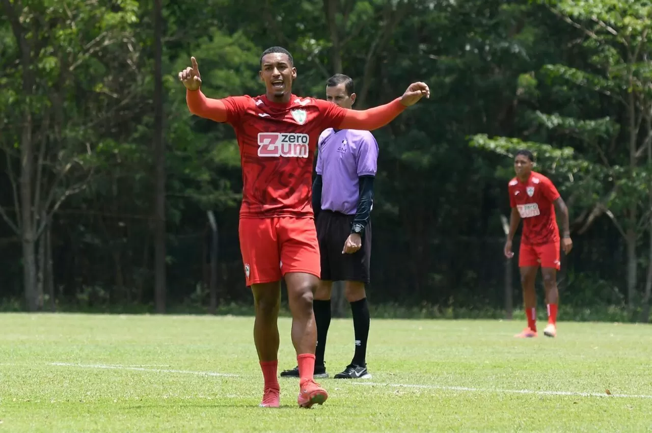 Lusa goleia o Nacional em jogo-treino no CT do Parque Ecológico