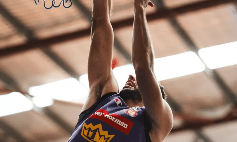 Tim Soares contribui em vitória do Sydney Kings na prorrogação pela NBL Austrália