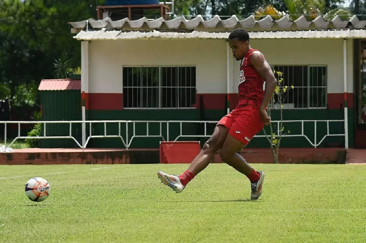 Lusa integra zagueiro que jogou a Copinha aos treinos antes de duelo com o Primavera