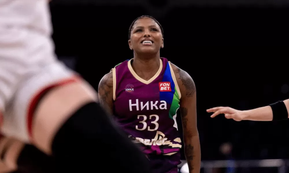 Isabela Ramona ajuda Nika Siktivkar a vencer na prorrogação na Rússia