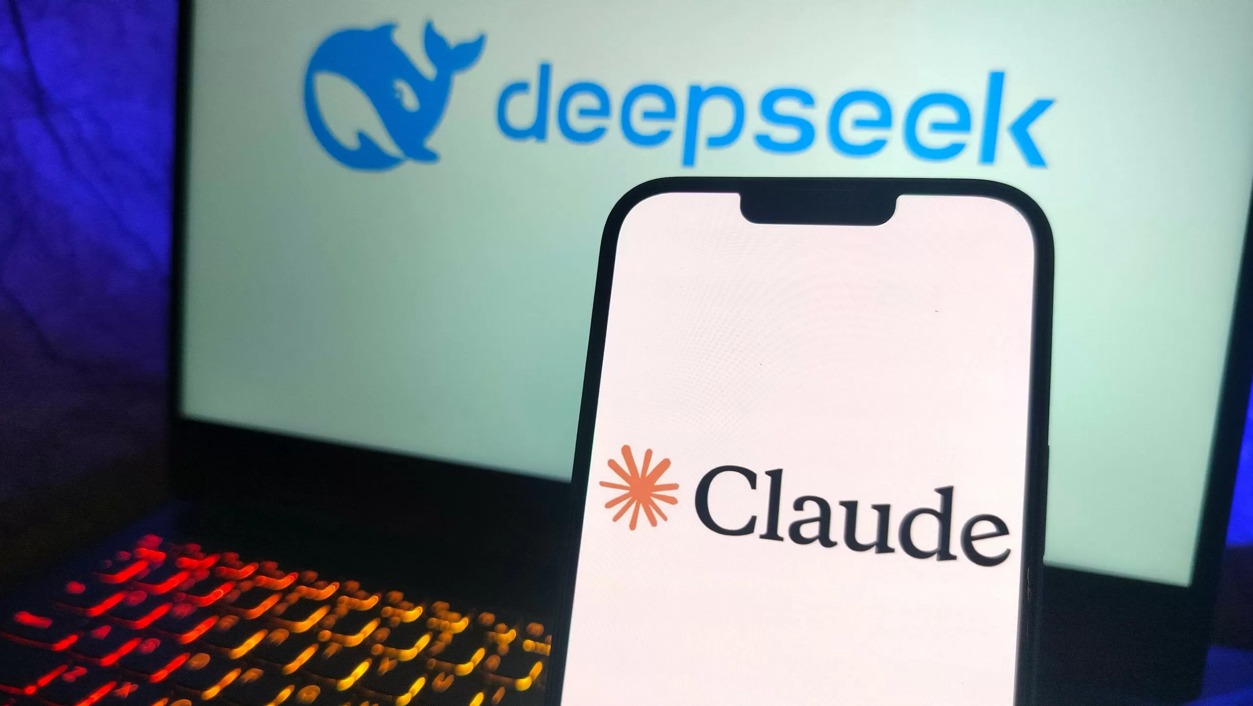 Anthropic acusa DeepSeek e outras chinesas de usar Claude para treinar modelos de IA