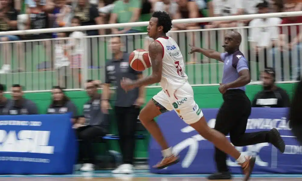 Pato voa em seu ninho e estraçalha Flamengo, de virada, no NBB