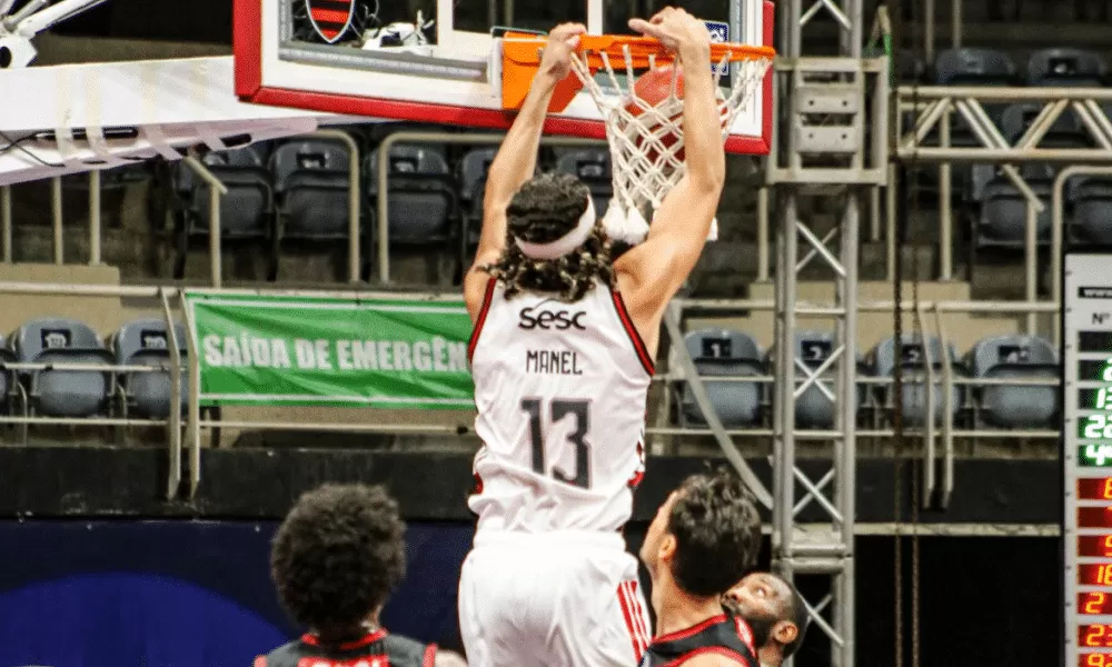 Flamengo vence Franca em final dramático e reassume liderança do NBB
