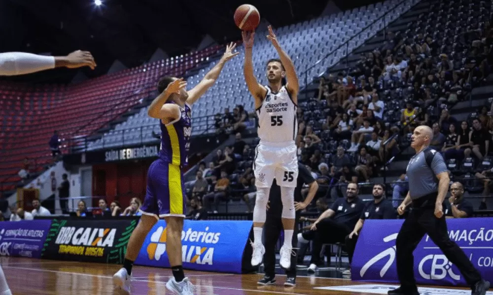 Corinthians alcança duplo quinto ao superar melhor defesa do NBB