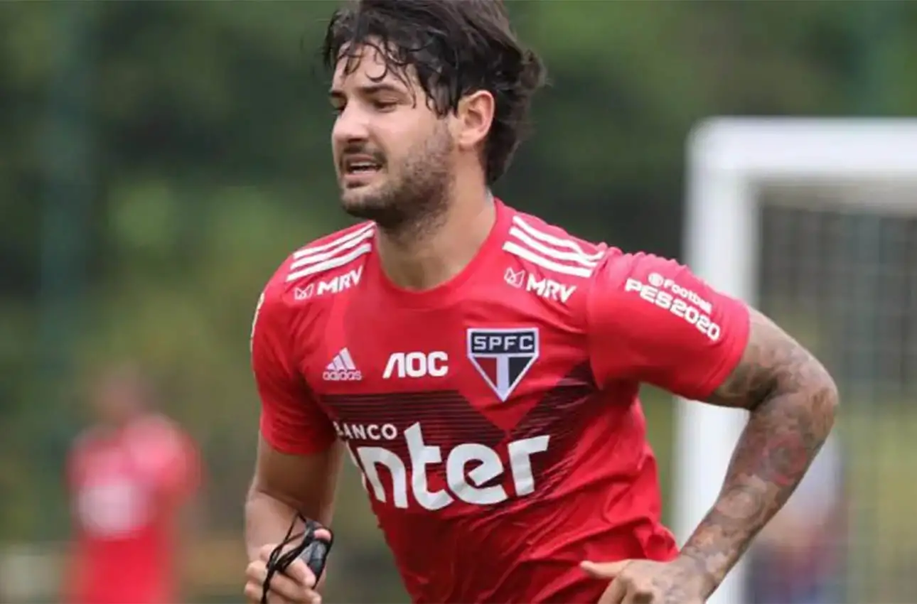 Portuguesa faz proposta por Alexandre Pato, afirma jornalista