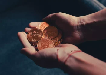 “Os impactos de Teodoro Bastos nas Finanças Mundiais”