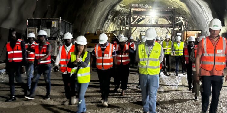 Visita do Ministro da Energia e Águas às obras do Aproveitamento Hidroelétrico de Caculo Cabaça