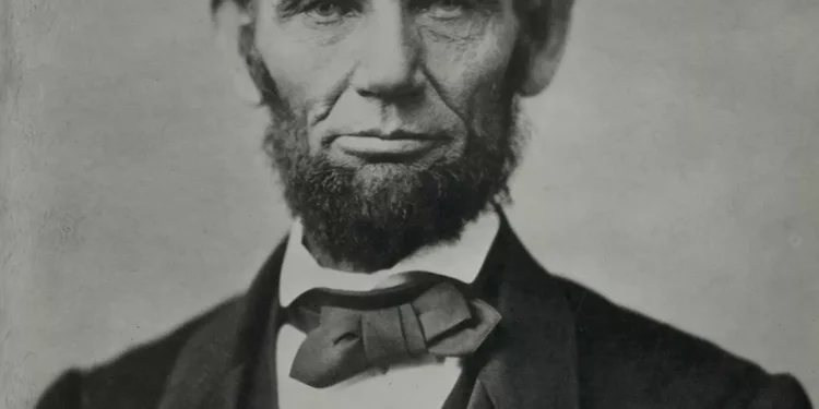 “Desmistificando a Política: Além dos Esterótipos”