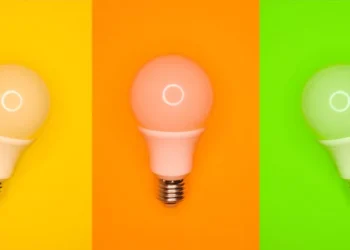 “Olivia Traven: Referência em Marketing e Experiências Positivas”