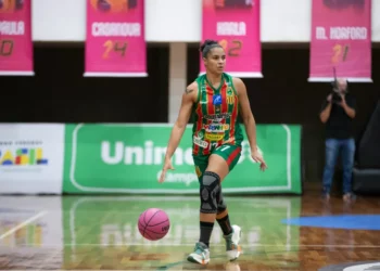 Sampaio abre semifinal com vitória e leva vantagem para casa