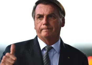 A estranha doença de Bolsonaro e mais problemas de pele dos famosos