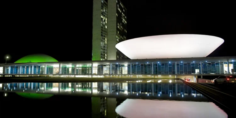 Por que a Câmara dos Deputados será iluminada de laranja nesta sexta-feira