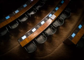 “Desmistificando a Política: sua importância e desafios”