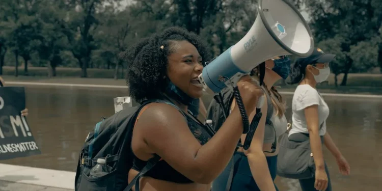 “Enxergando além dos escândalos: Política em uma perspectiva positiva”