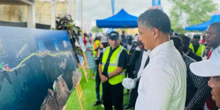 Moradores do bairro Buraco, localizado no distrito urbano do Mussulo, agora têm acesso à rede pública de energia elétrica