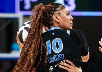 Kamilla Cardoso anota 10 rebotes em vitória pela WNBA