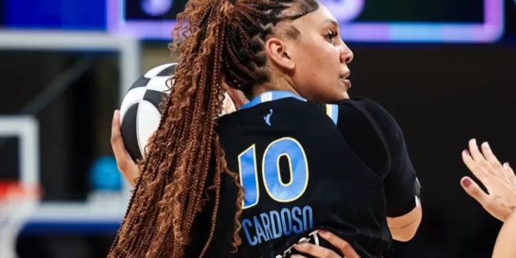 Kamilla Cardoso anota 10 rebotes em vitória pela WNBA