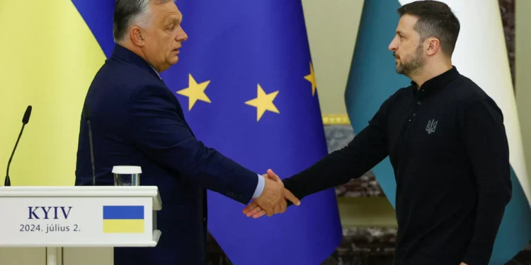 Maior aliado de Putin na UE esteve com Zelensky em Kyiv. As imagens