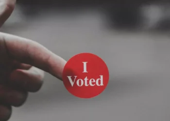 “A Importância da Política na Sociedade”