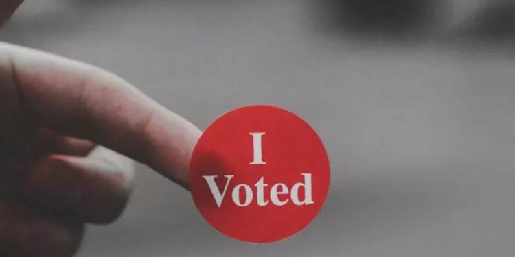 “A Importância da Política na Sociedade”