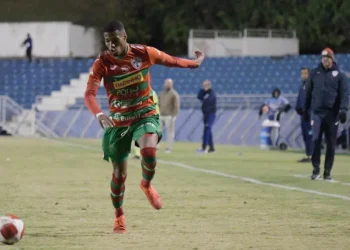 Alan Dotti comenta mudança tática e elogia desempenho da Lusa