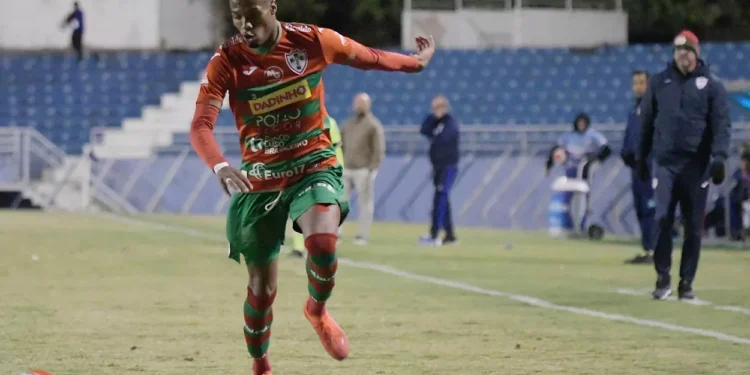 Alan Dotti comenta mudança tática e elogia desempenho da Lusa