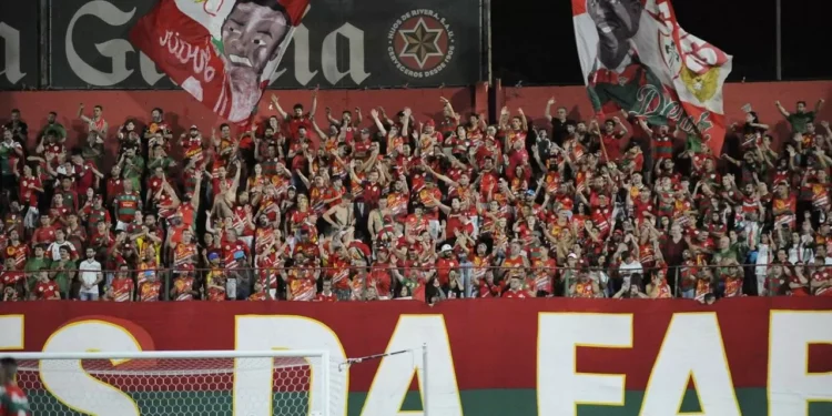 Torcida organizada da Lusa realiza caravana para Sorocaba