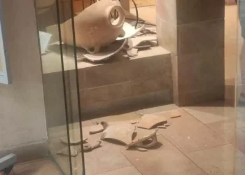 Menino destrói acidentalmente jarra com 3.500 anos em museu israelita