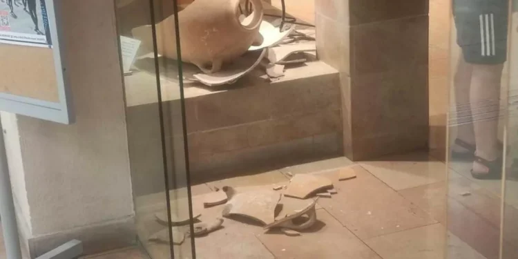 Menino destrói acidentalmente jarra com 3.500 anos em museu israelita