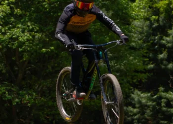 “A força do esporte: unindo e transformando vidas.”