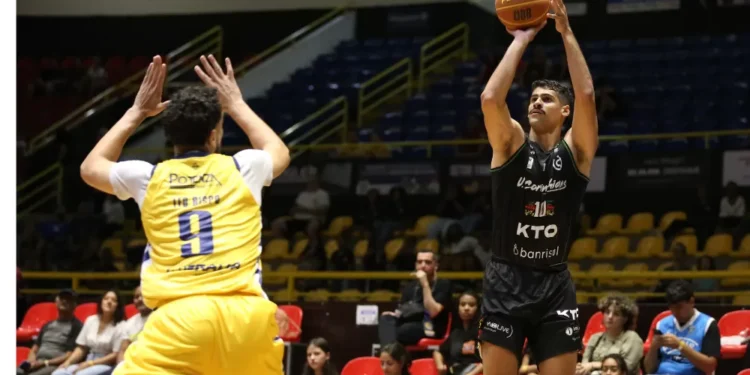 Com virada no fim, União Corinthians bate Mogi no NBB