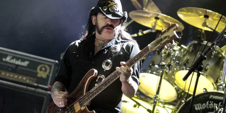 Clube de strip-tease vai receber as cinzas de um roqueiro da pesada