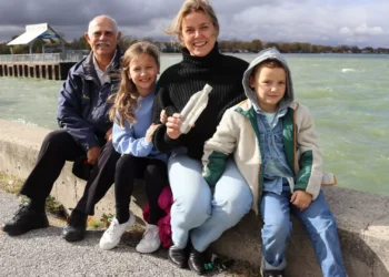 Aluna lê carta encontrada em rio e descobre que foi escrita pela mãe