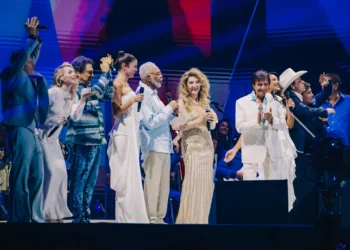 O duplo vacilo de Letícia Colin em gravação de especial de Roberto Carlos