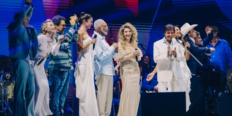 O duplo vacilo de Letícia Colin em gravação de especial de Roberto Carlos