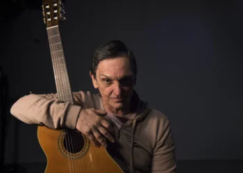 Sem previsão de alta, Paulo Miklos segue internado e se recuperando