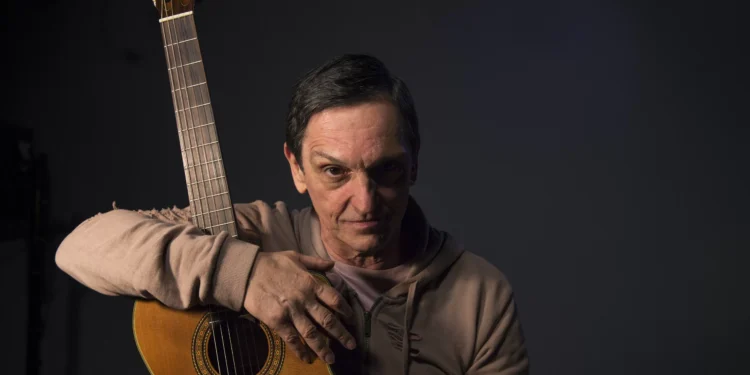 Sem previsão de alta, Paulo Miklos segue internado e se recuperando