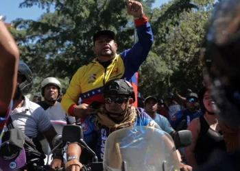 Apoiantes ‘chavistas’ marcham em Caracas na véspera da posse de Maduro 