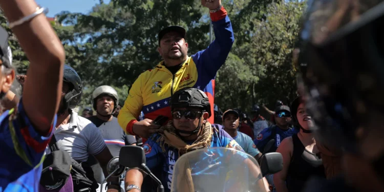 Apoiantes ‘chavistas’ marcham em Caracas na véspera da posse de Maduro