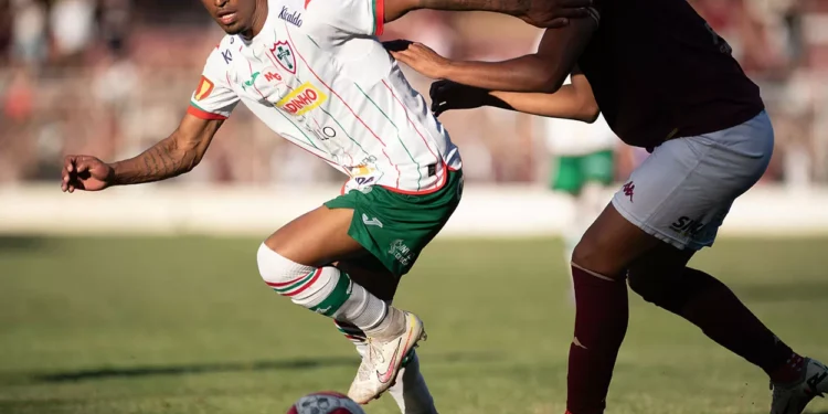 Lusa terá retorno de emprestado e negocia com atacante estrangeiro