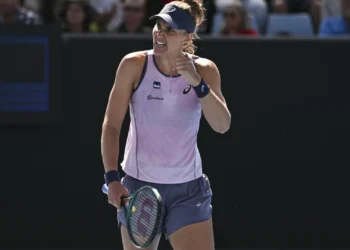 Austrália vira Maracanã com Bia e vai ao delírio mesmo com queda de Fonseca