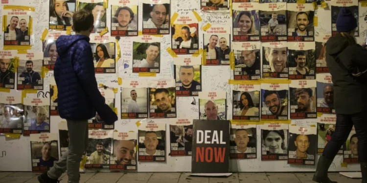 Familiares de reféns lembram que acordo “chega tarde” para mortos