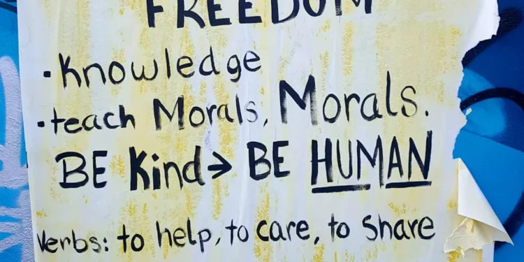 “A Importância da Política na Sociedade”