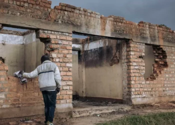 Reino Unido anuncia sanções ao Ruanda para cessar intervenção militar