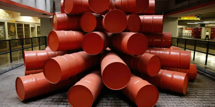 Trump cancela licenças dos EUA para exportações de petróleo da Venezuela