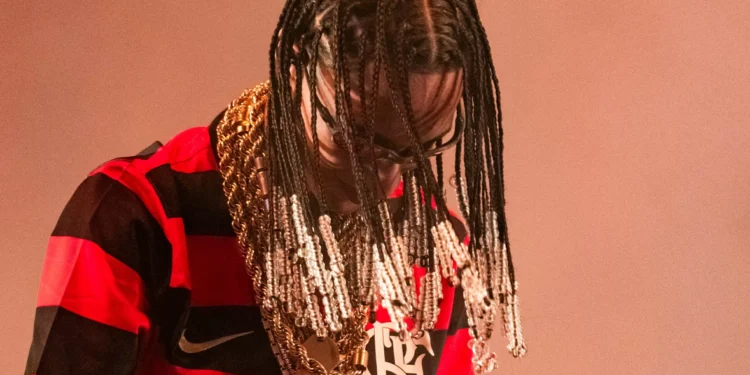 Vídeo mostra agressão contra repórter do SBT por fãs do rapper Oruam