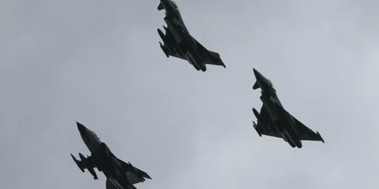 Avião de reconhecimento russo sobrevoa Alemanha e regressa à Rússia