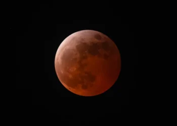 Confira fotos da ‘Lua de Sangue’ ao redor do mundo
