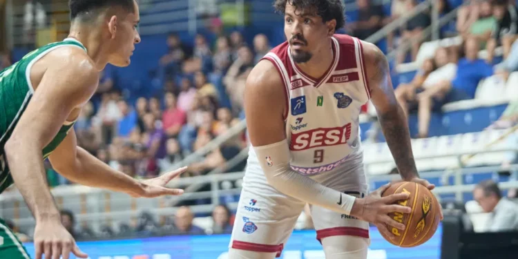 Lucas Dias desequilibra e Sesi Franca domina Bauru pelo NBB