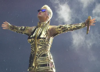 Como será a viagem de Katy Perry ao espaço em foguete de Jeff Bezos